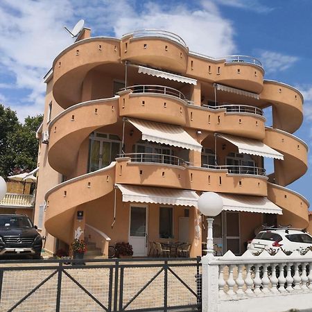 Apartments Montenegrina Ulcinj Bagian luar foto
